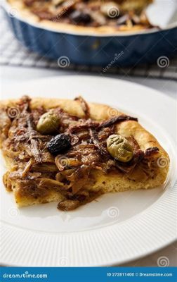  Pissaladière: An Aromatic Symphony of Onions, Olives, and Anchovies Upon a Crispy Crust!