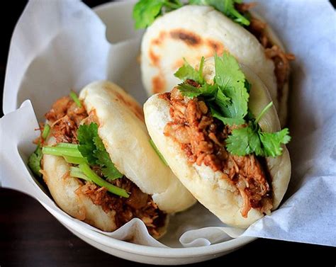  Xi'an Rou Jia Mo: Savory and Succulent Pork Belly Bakes Within Soft and Pillowy Flatbread!