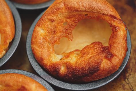  Yorkshire Pudding - Umami-Täydellinen Brittiläinen Klassikko, Joka Suuta Vesittää!